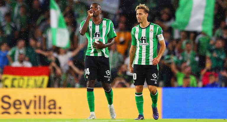 William Carvalho junto a Canales, en el partido ante el Almería.