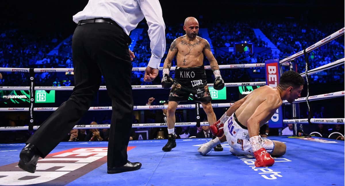 Kiko Martínez envía a la lona a Jordan Gill./Getty Images