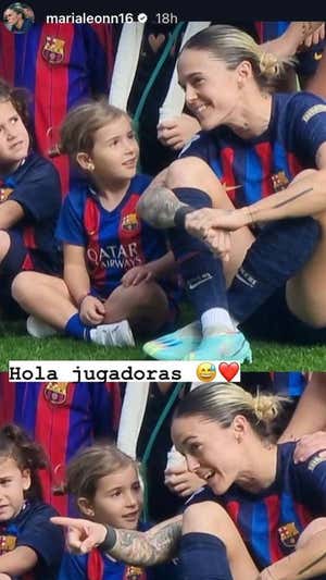 Mapi León diviertiéndose con una niña mientras les hacen una foto.  Instagram Mapi León.