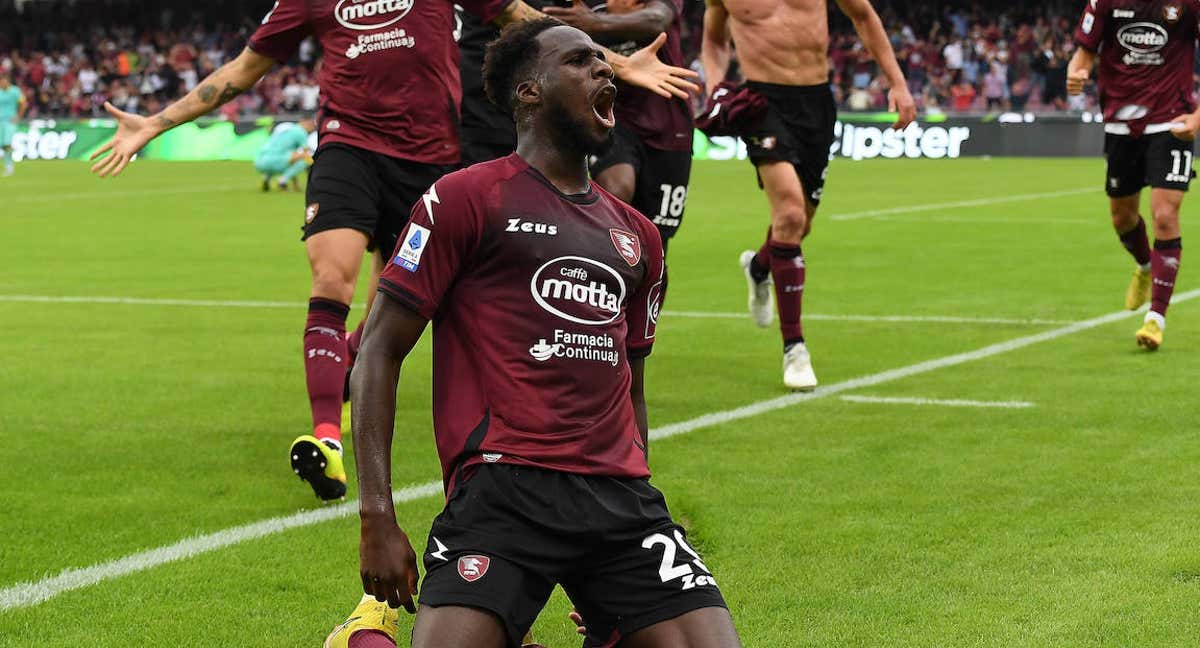 Boulaye Dia celebra un gol con la Salernitana. /GETTY