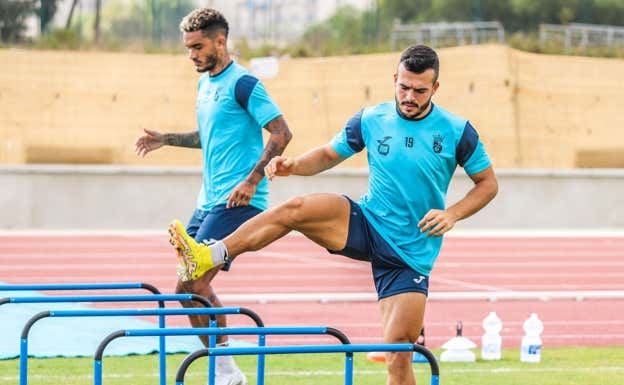 Lorenzo González, en un entrenamiento con el Ceuta. @ADCeuta_FC