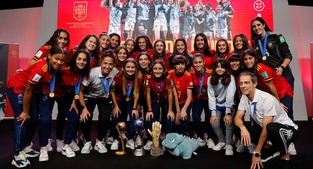 Una sala repleta para homenajear a las campeonas del mundo