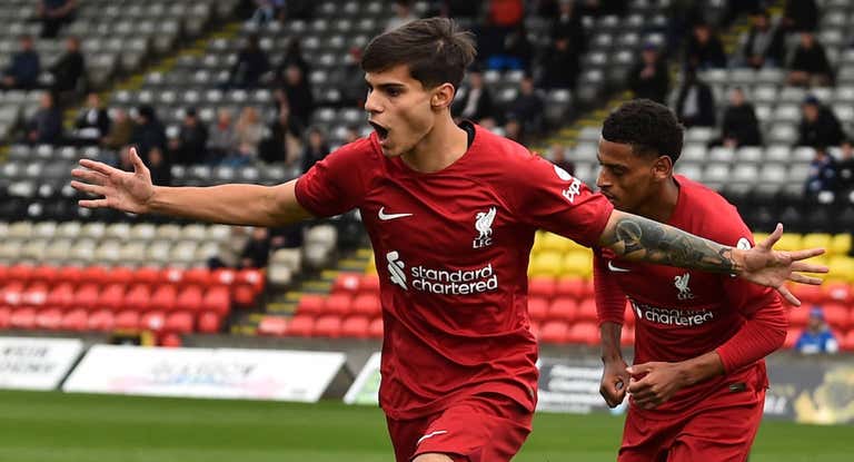 Oaklye Cannonier, futbolista del Liverpool.