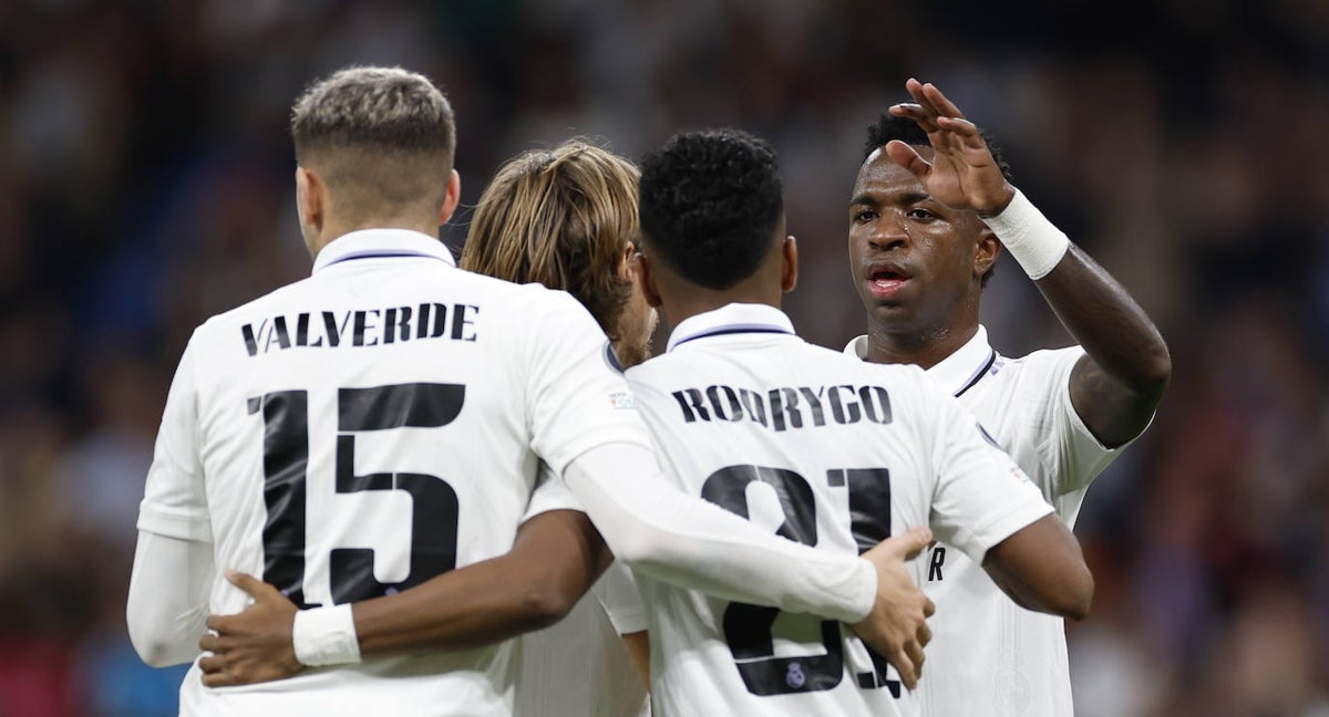 Valverde, Rodrygo y Vinicius festejan uno de los goles al Celtic.