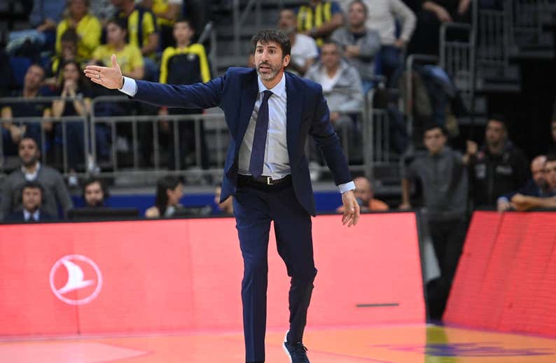 Álex Mumbrú se suma a la petición de agrandar la cancha