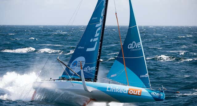 Solos en el océano con olas de ocho metros en busca de un récord: el reto desconocido de la Ruta del Ron