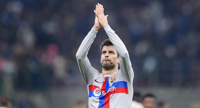 Piqué cumple su palabra y se desmarca de “un año en el banquillo”