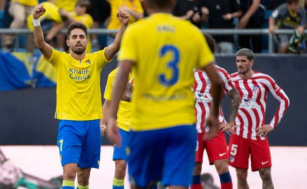 Rubén Sobrino celebrando su gol en el partido Cádiz - Atlético de Madrid de LaLiga. GETTY: JORGE GUERRERO / AFP