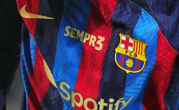 Camiseta que utilizaron los jugadores del Barça contra el Almería.  GETTY