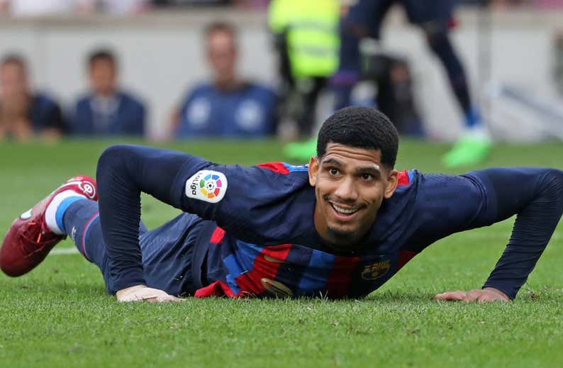 Ronald Araujo recibe el OK del Barça y viajará con Uruguay al Mundial
