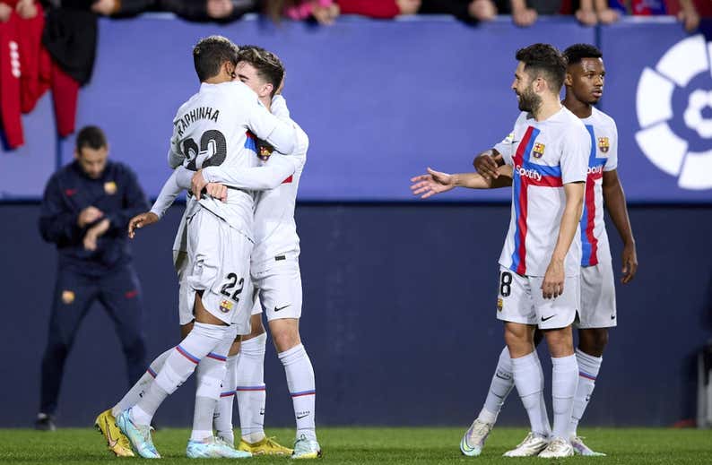 Este Barça sabe catar el liderato
