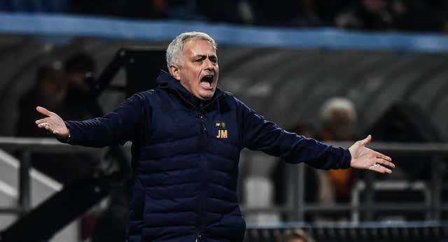 Mourinho explota: “Nos ha traicionado un jugador, le he dicho que se busque equipo en enero”