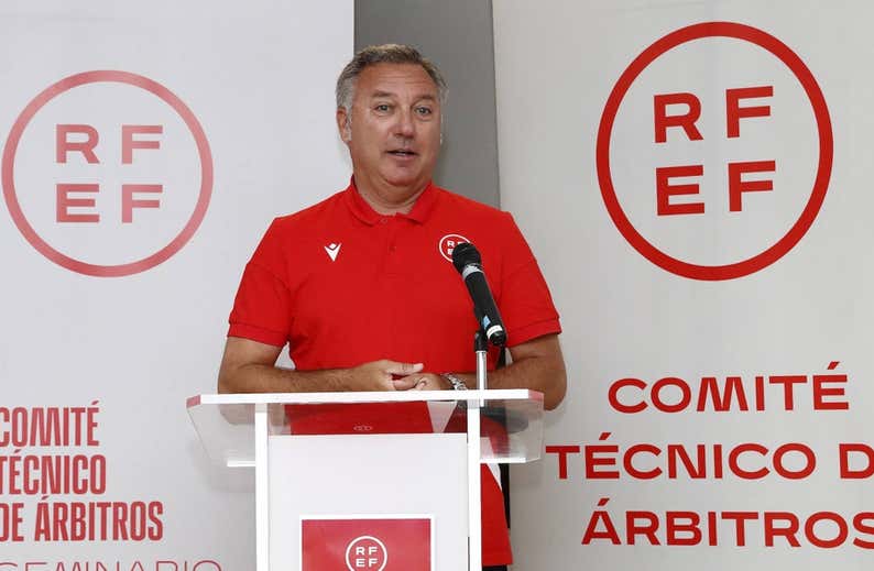 Medina Cantalejo, sobre la roja a Piqué: “Cada uno se despide de la manera que desea”