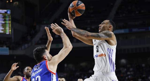 Hanga guía al Real Madrid y Higgins culmina la obra de Laprovittola para el Barça