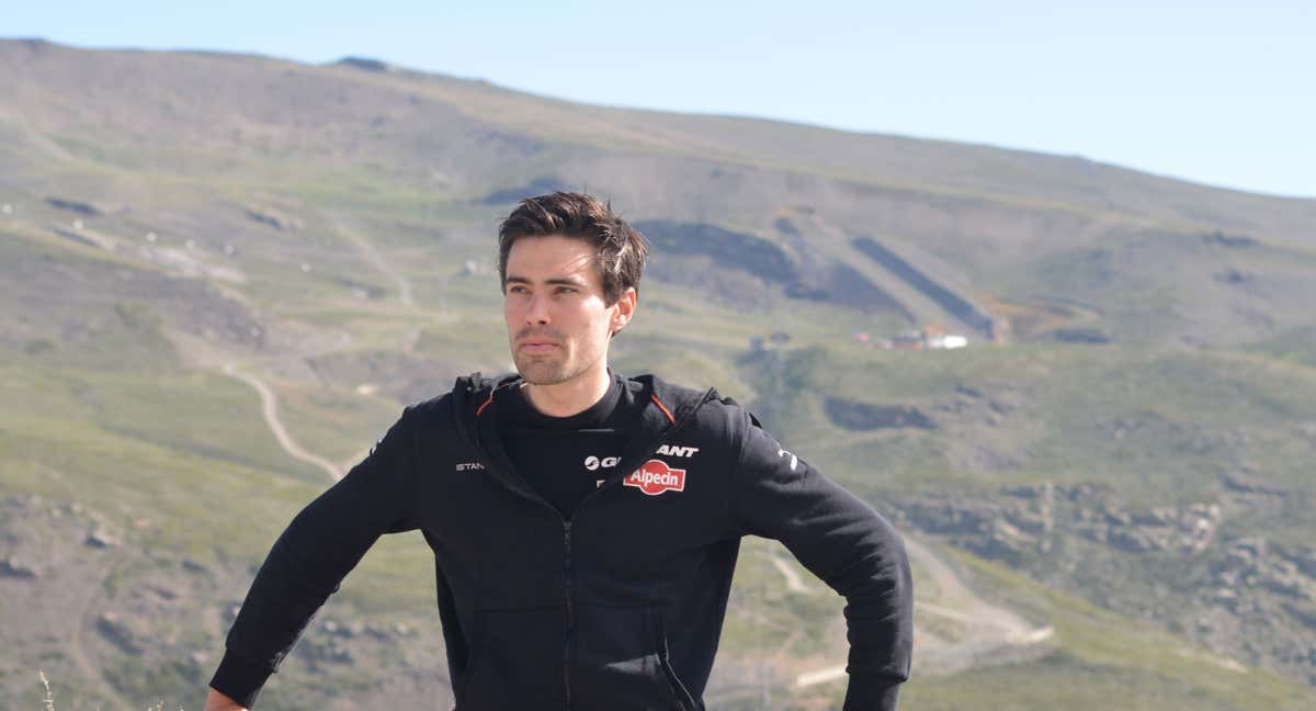 Tom Dumoulin, en un retrato tomado en Sierra Nevada durante el mes de junio de 2016. /BALDOMERO MEGÍA