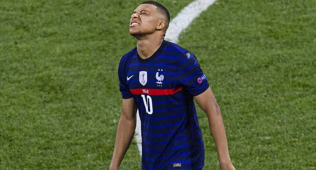 Mbappé pensó en renunciar a la selección: «No podía jugar para los que me llamaban mono»