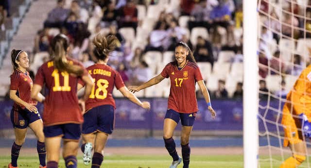 Salma Paralluelo pone a la ‘nueva’ España en modo apisonadora