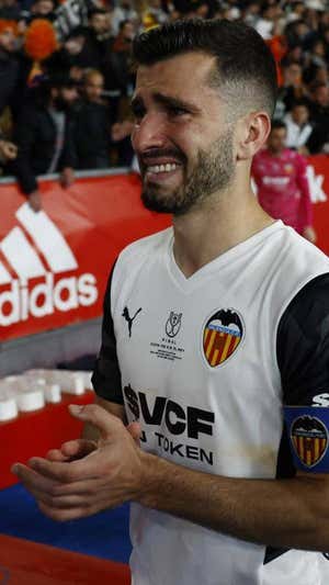 La escena de Gayà tras perder la Copa y que tanto le marcó.  Quay.