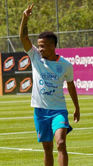 Byron, durante un entrenamiento en la presente convocatoria previa al Mundial. FEF