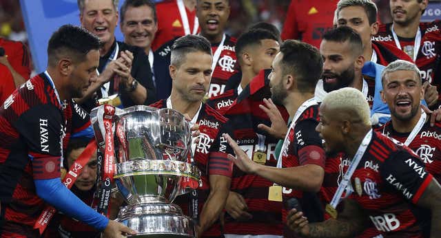 Maracaná se despide de Diego Ribas y de Diego Alves