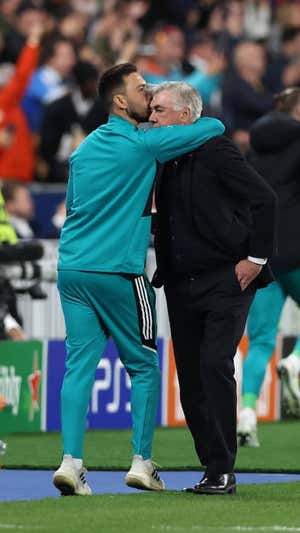 Davide besa a su padre Carlo Ancelotti Getty Images
