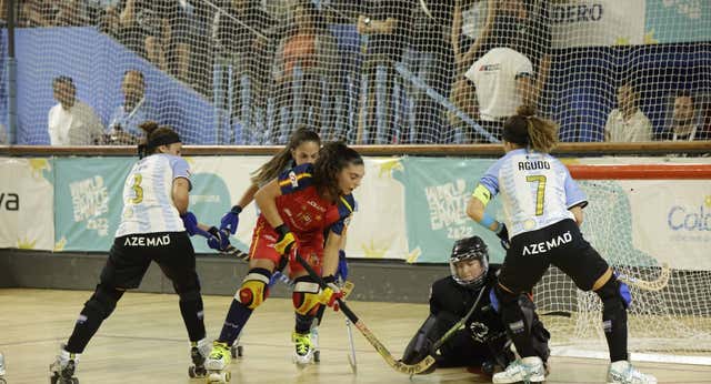 España se hace eterna pese a ceder la corona del hockey mundial