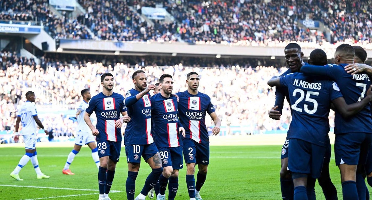 Los jugadores del PSG celebran uno de los goles |