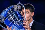Alcaraz recibe la copa de nº1 de 2022: «Si Nadal me hubiera quitado el uno, me hubiera alegrado»