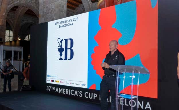 Grant Dalton presenta el logo de la 37ª America´s Cup.  IAN ROMAN / AMERICA´S CUP