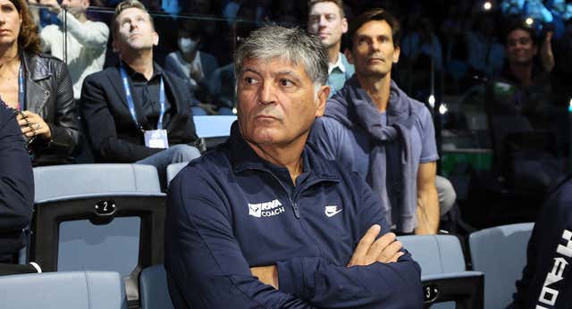 Toni Nadal: «Me cuesta ver perder así a mi sobrino»