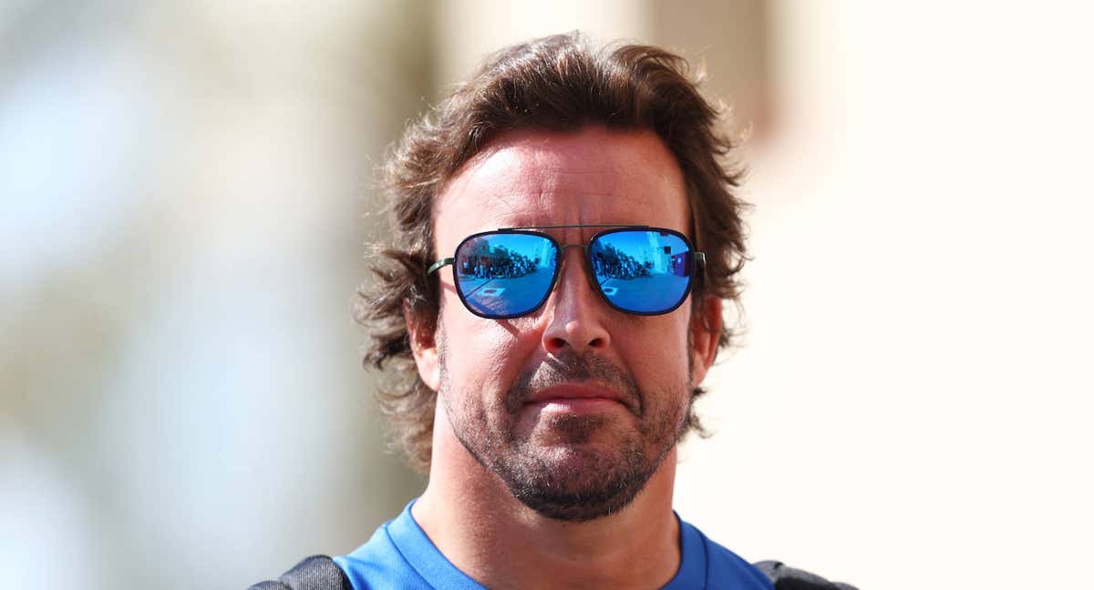 Fernando Alonso, a su llegada a Abu Dhabi para la última cita de la F1 2022. /Getty Images