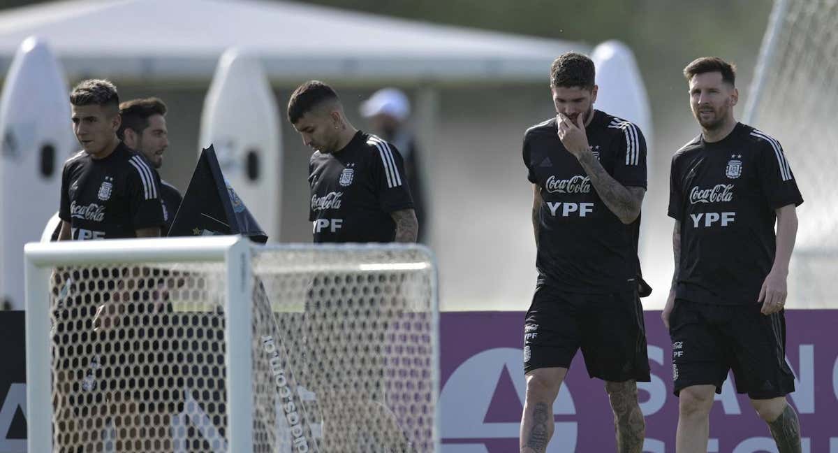 Correa y Almada junto a Messi y De Paul en un entrenamiento. /GETTY IMAGES