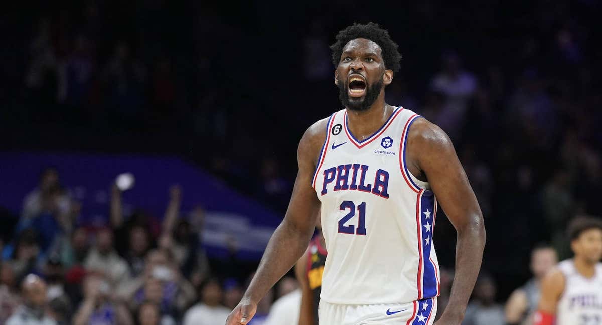 Joel Embiid celebra una canasta con los Sixers./GETTY IMAGES