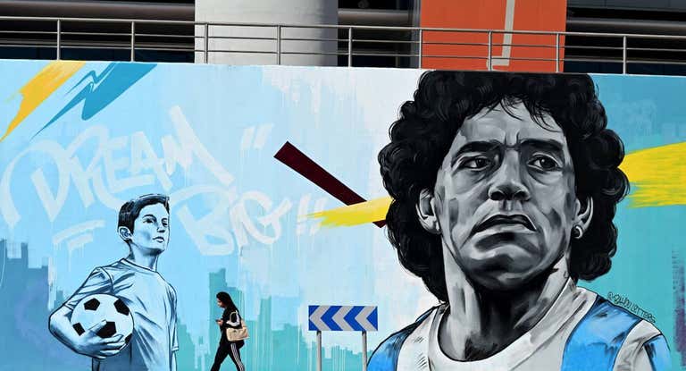 Mural de Maradona en las calles de Catar.