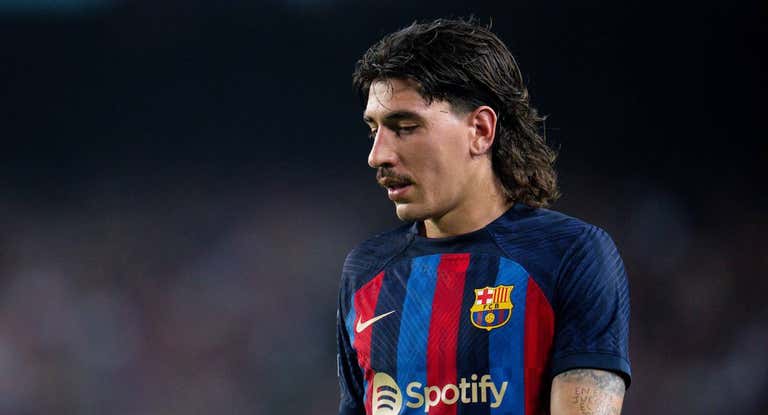 Bellerín, en un partido con el Barça.