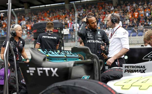 Logo de FTX en el monoplaza de Mercedes F1.  Mercedes-AMG