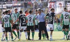 Sainete para despedir la gira del Betis: ¡Pellegrini, expulsado!