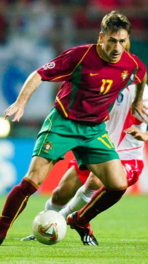 Paulo Bento durante un partido con Portugal en el Mundial 2002.  GETTY IMAGES