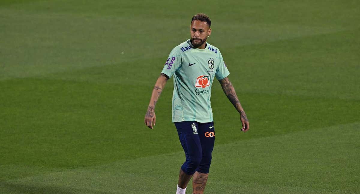 Neymar durante el entrenamiento. /GETTY IMAGES