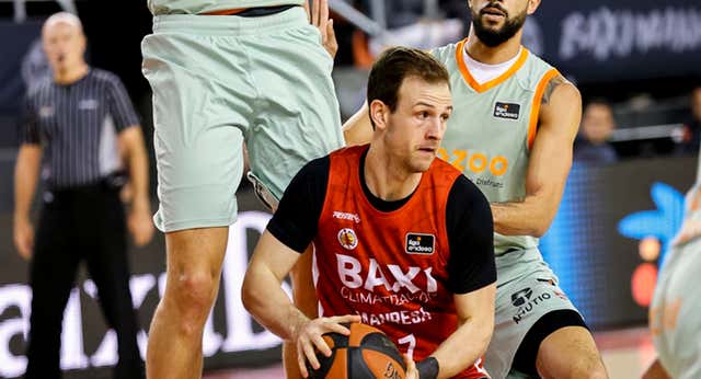 De la retirada a su tercera etapa en Manresa: Frankie Ferrari, heroico en su debut ante Baskonia