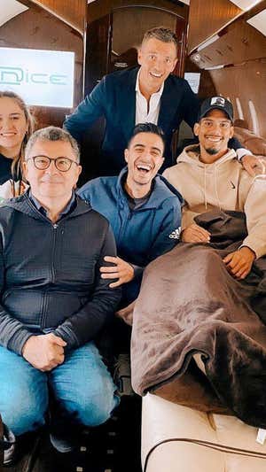 Joel González, en el avión con Araujo. Instagram