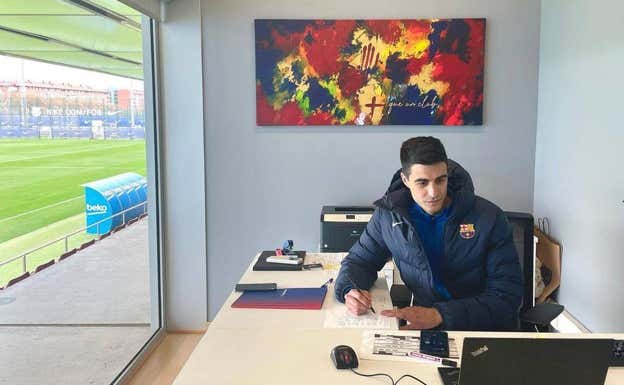 Joel González, en su oficina de la CE Joan Gamper. Instagram