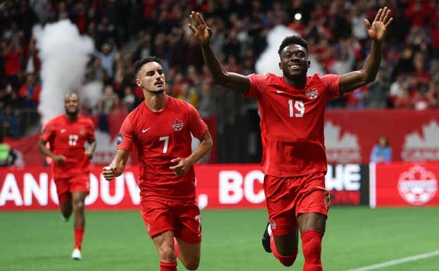Alphonso Davies festeja un tanto con su selección.  GETTY