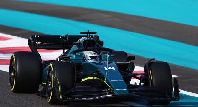 Fernando Alonso se estrena en Aston Martin: las primeras imágenes con su nuevo coche