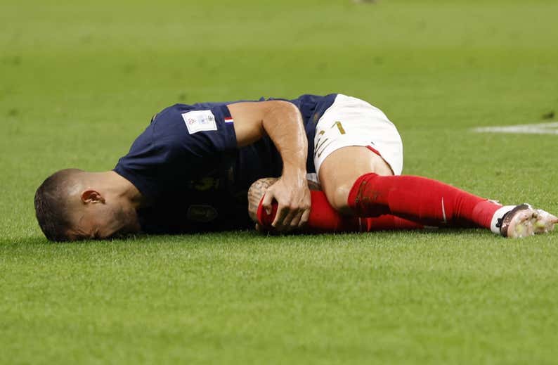 Lucas Hernández dice adiós al Mundial tras romperse el cruzado