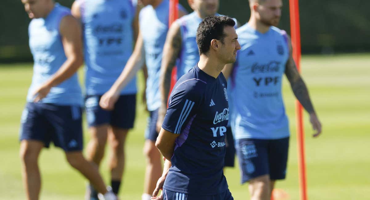 Scaloni durante el entrenamiento matutino. /EFE