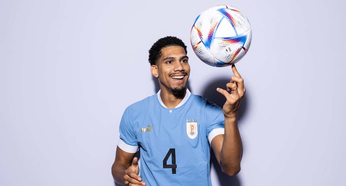 Araujo, durante las fotos de presentación de la selección uruguaya para el Mundial.