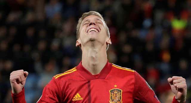 Un golazo de Olmo se convierte en el número 100 de la Selección en los Mundiales