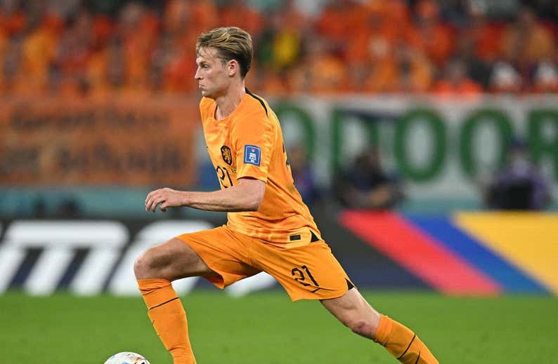 La esencia de Frenkie De Jong es mandar... y Xavi lo sabe