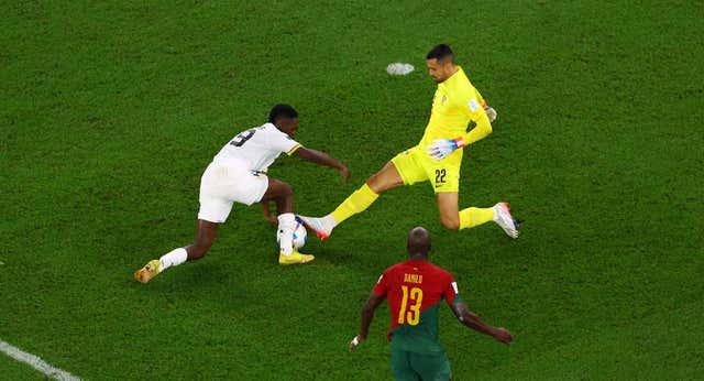 Iñaki Williams pudo cambiar el partido: El resbalón que salvó a Portugal